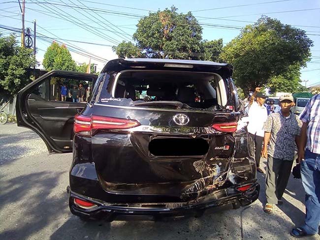 Bakal Calon Bupati Kobar Kecelakaan, Mobil yang Ditumpanginya Ditabrak Truk dari Belakang