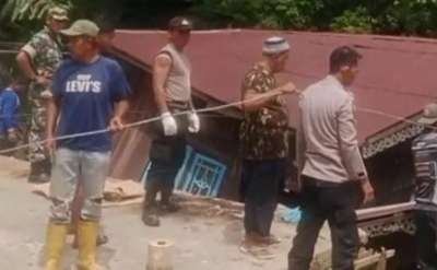 Dua rumah di Lampihong ambruk akibat Tanah Amblas