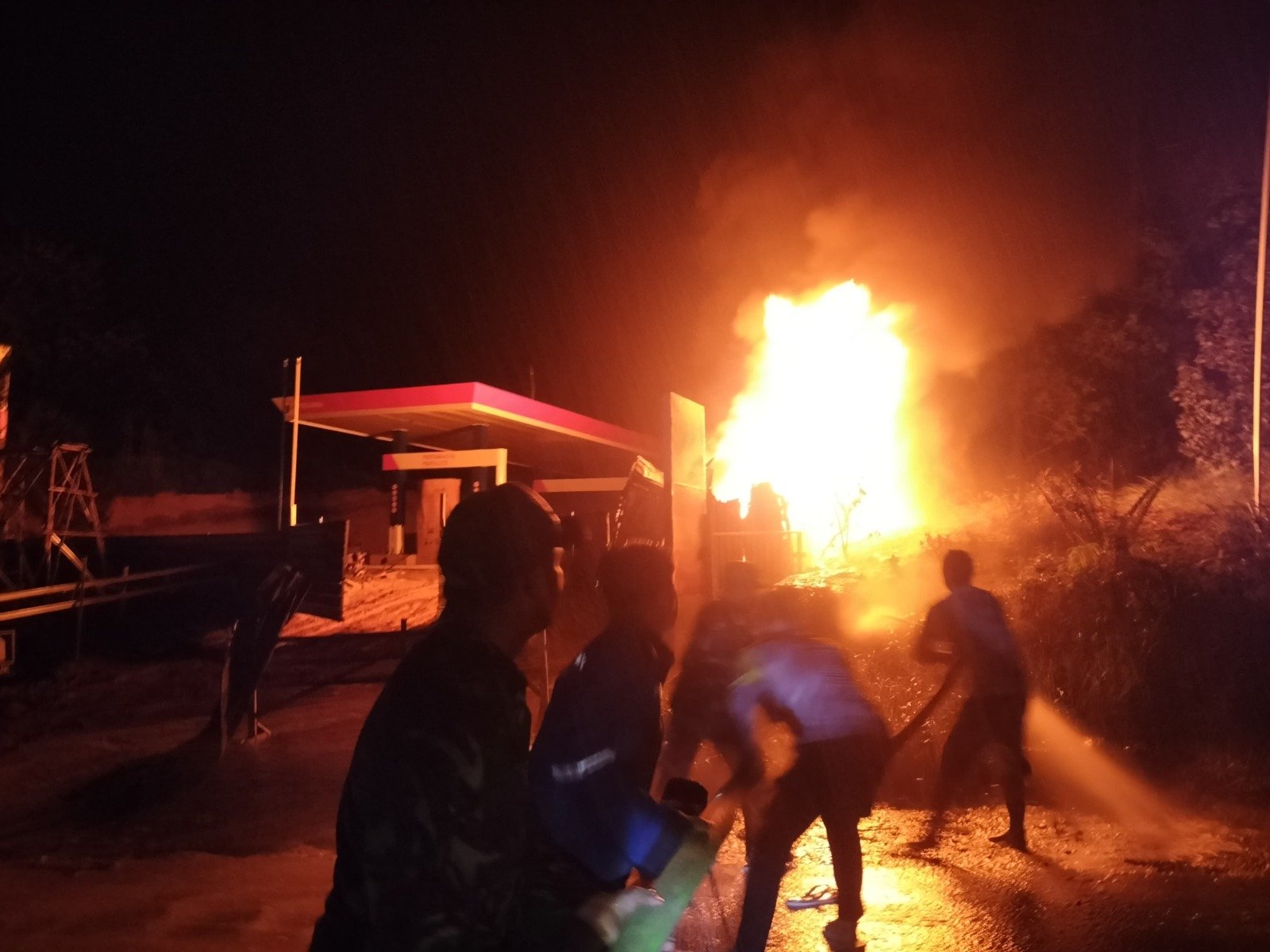 SPBU-Berkobar-Satu-Orang-Terluka.jpg SPBU Berkobar, Satu Orang Terluka