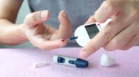 Diabetesi-Ini-Tips-Menetralkan-Insulin-Setelah-Mengonsumsi-Makanan-Manis-Saat.jpg Diabetesi, Ini Tips Menetralkan Insulin Setelah Mengonsumsi Makanan Manis Saat Natal
