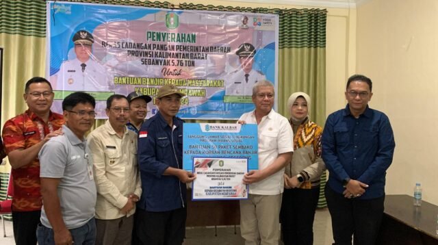 Pj Gubernur Kalbar Salurkan Bantuan untuk 10 Ribu Warga Terdampak Banjir di Mempawah