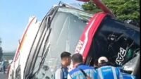 Rombongan Aparatur Desa Kecelakaan di Tol Semarang