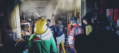 Toko-di-Banyu-Tajun-Pangkalan-Hangus-Dilalap-si-Jago-Merah.jpg Toko di Banyu Tajun Pangkalan Hangus Dilalap si Jago Merah