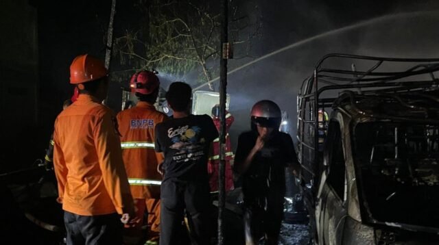 Bengkel Terbakar, Dua Orang Nyaris Terpanggang