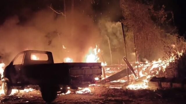 Korek Api Sambar Pikap Pengangkut BBM