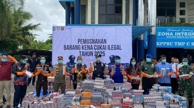 Ribuan Rokok dan Ratusan Miras Ilegal Dimusnahkan