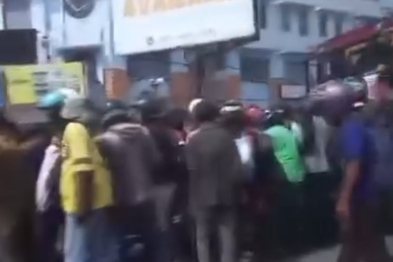 Sepeda Motor Tersenggol Truk Trailer di Dekat Bundaran Rapak, Satu Korban Meninggal