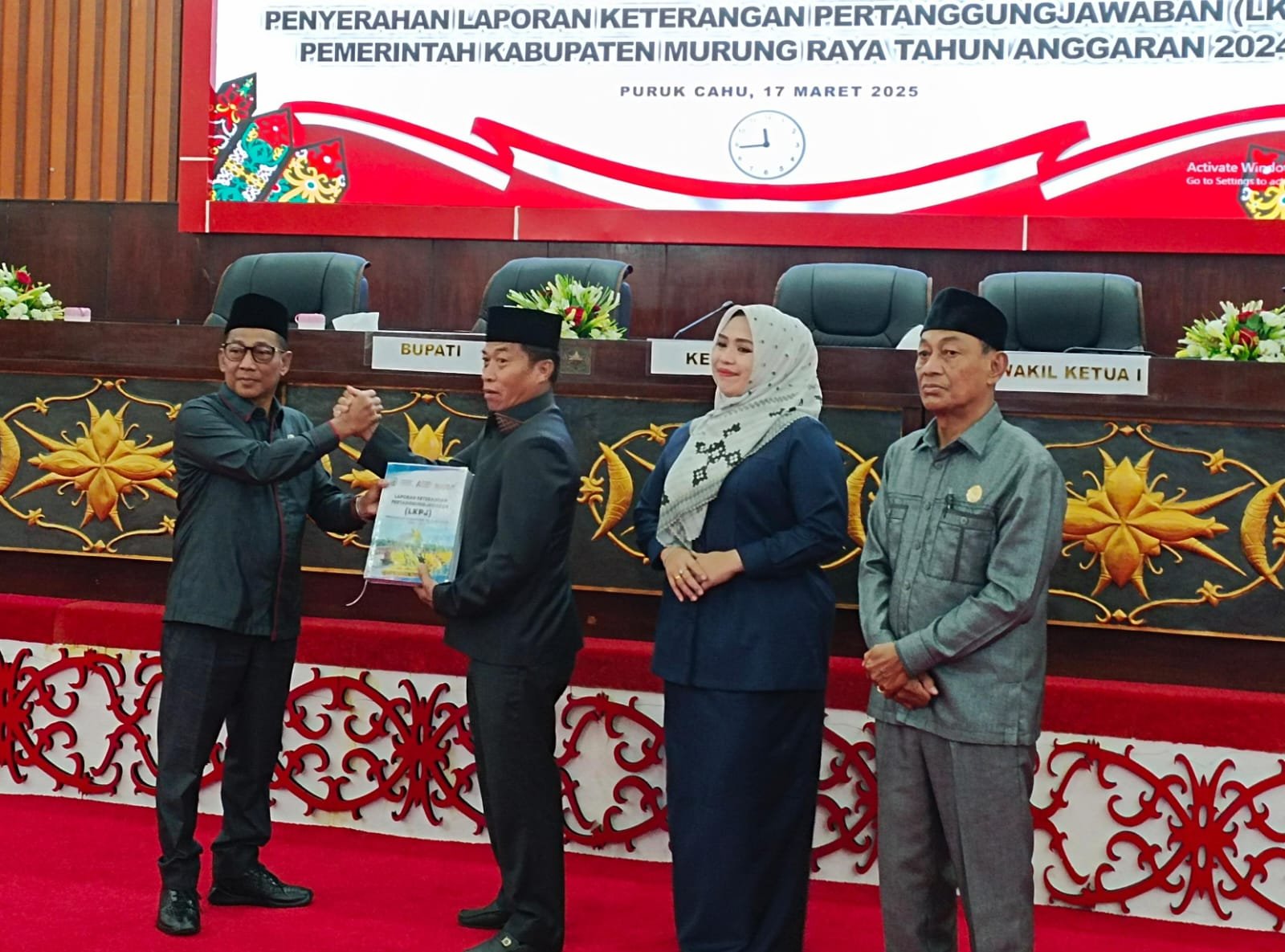 Heriyus Serahkan LKPJ Pemkab Mura Tahun 2024