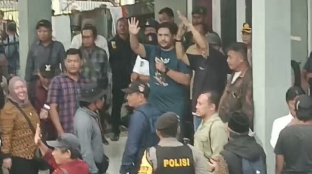 Massa Minta Pasangan Agi-Saja Didiskualifikasi1