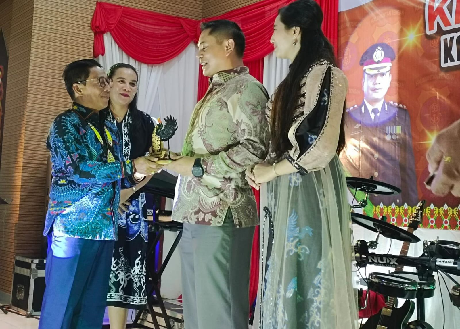 Acara Kenal Pamit Polres Mura Diwarnai Suasana Haru dan Penuh Bahagia