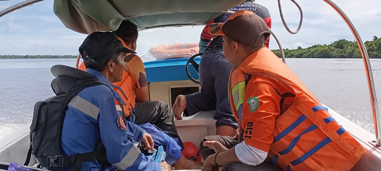 Penumpang KM Dharma Lompat ke Laut