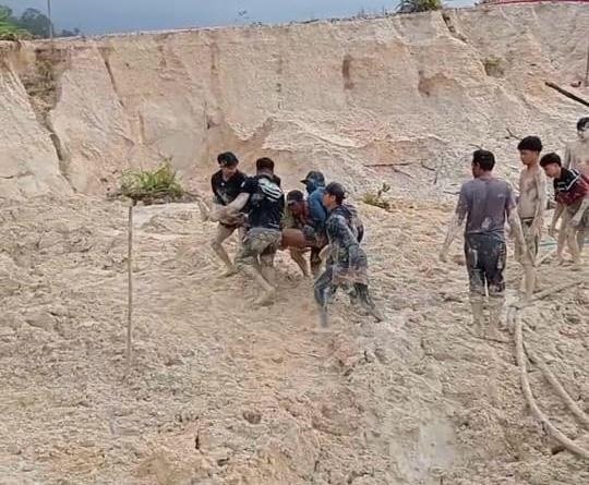 Tambang-Emas-Longsor-Empat-Orang-Tewas.jpg Tambang Emas Longsor, Empat Orang Tewas