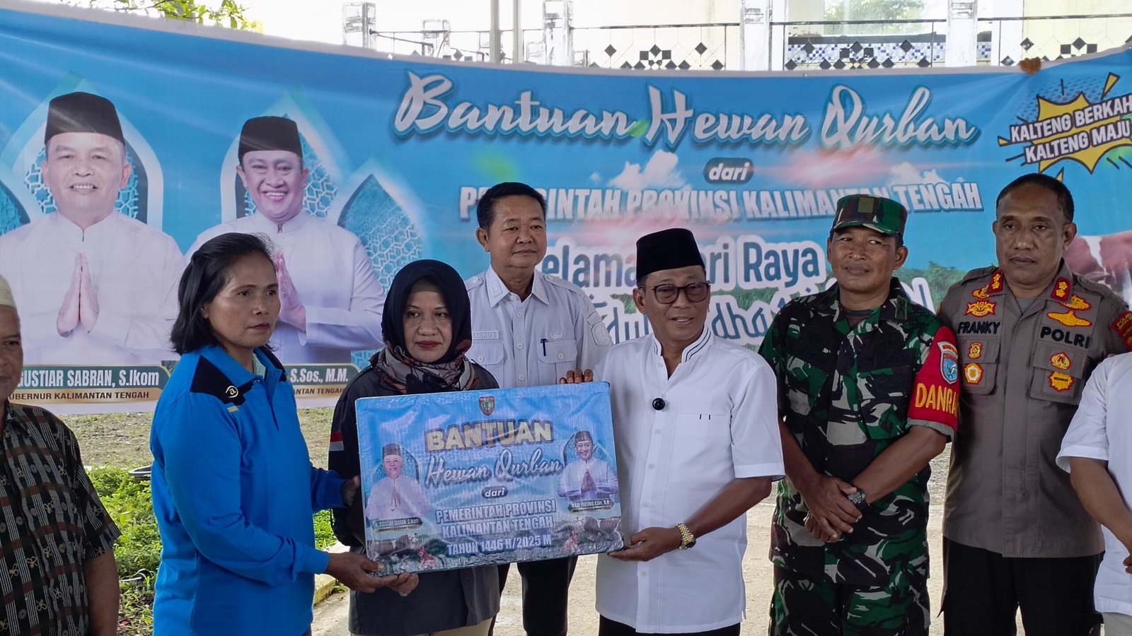 Bupati Secara Simbolis Serahkan Puluhan Ekor Kurban