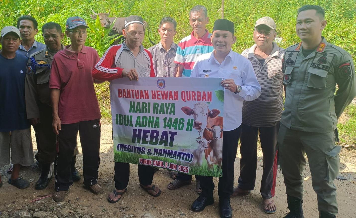 Bupati dan Wakil Bupati Sumbang Dua Ekor Sapi Kurban Dari Dana Pribadi