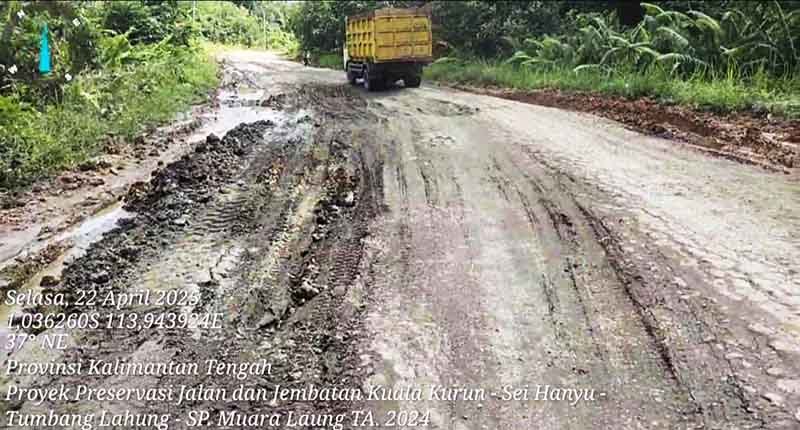Jalan Gumas-Mura Rusak Parah
