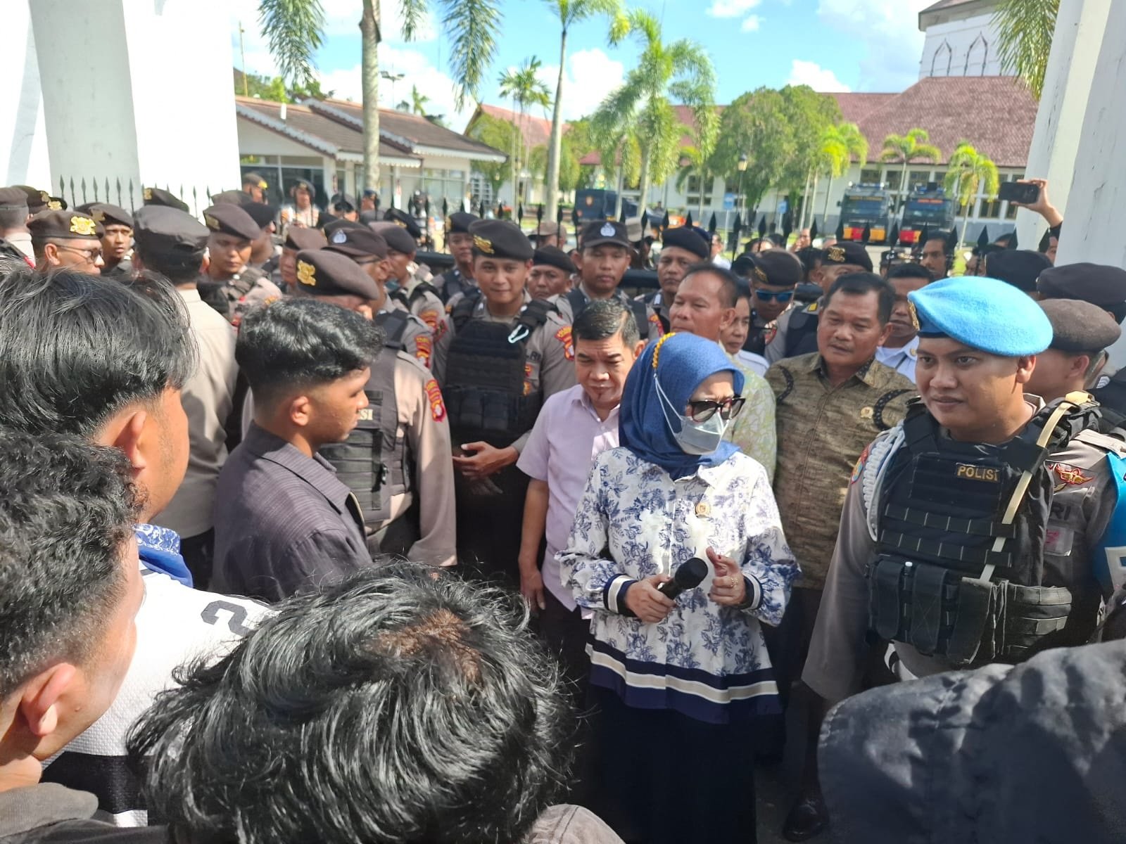 Aksi Damai di DPRD Kalteng Diwarnai Kericuhan
