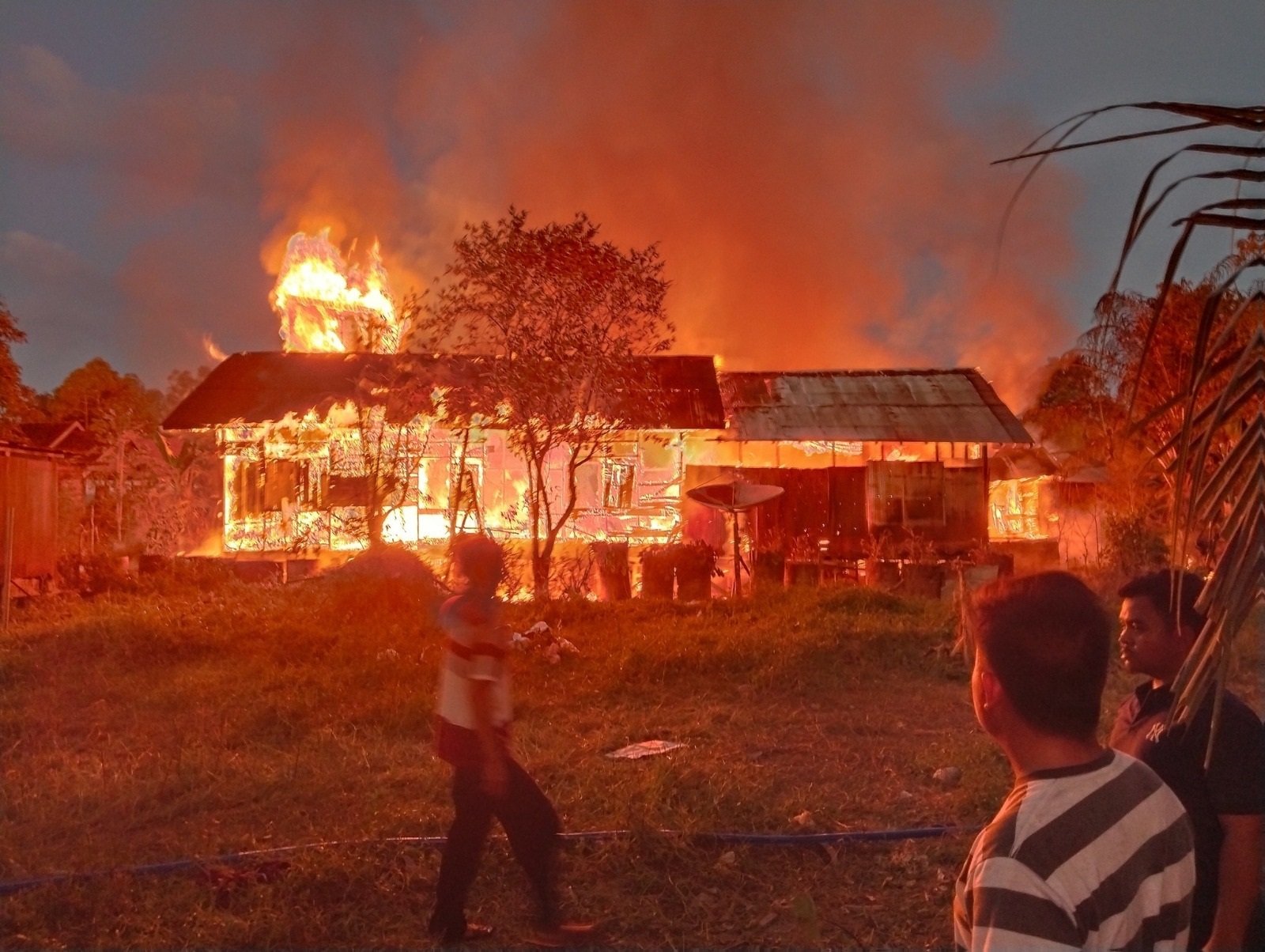 Empat Rumah dan Gedung Walet Ludes Dilalap Api