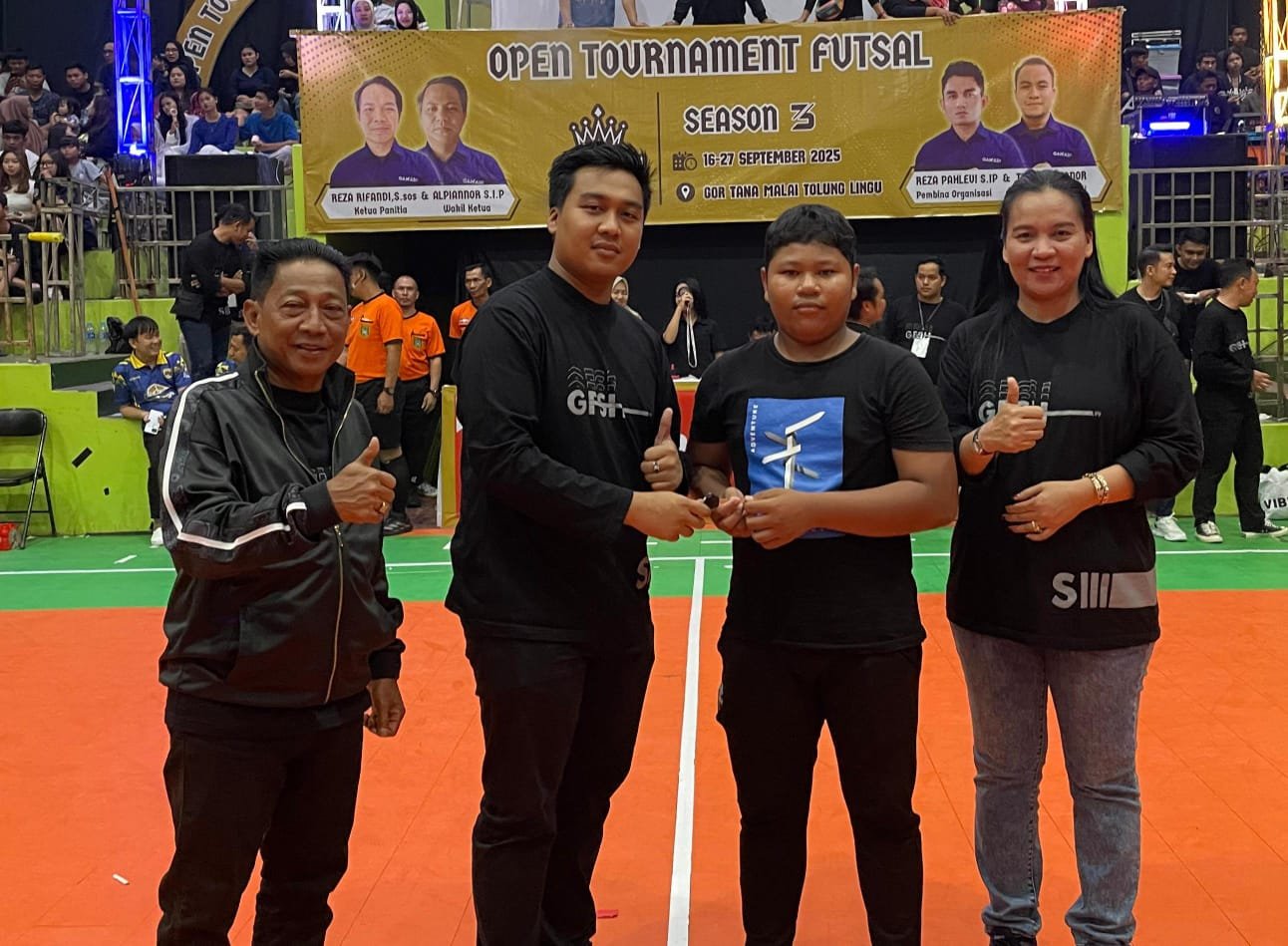 Fredrich-Dominggus-Yoga-Tambah-Doorprize-Motor-di-Turnamen-Futsal-Ganfas.jpg Fredrich Dominggus Yoga Tambah Doorprize Motor di Turnamen Futsal Ganfas Murung Raya