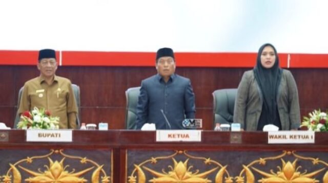 Bupati Heriyus Hadiri Rapat Paripurna DPRD Bahas APBD 2026 dan Insentif Pemuka Agama