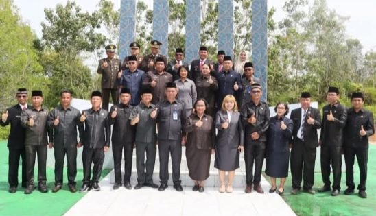 Bupati Heriyus Pimpin Upacara Ziarah di Taman Makam Pahlawan Puruk Cahu