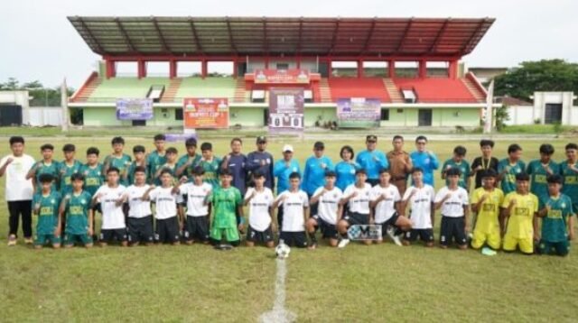 Bupati Heriyus Resmi Buka Turnamen Sepak Bola Bupati Cup I HEBAT 2025