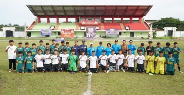 Bupati Heriyus Resmi Buka Turnamen Sepak Bola Bupati Cup I HEBAT 2025