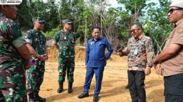 Bupati Heriyus dan Pihak Kodam XXII/Tambun Bungai Tinjau Lokasi Pembangunan Yon TP