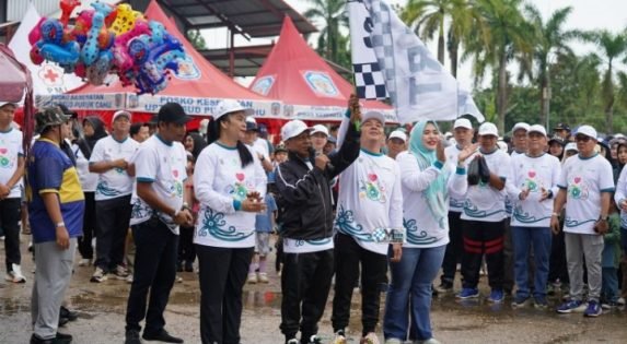 Bupati Heriyus dan Wakil Bupati Rahmanto Ikuti Senam dan Jalan Sehat Peringati HKN ke-61