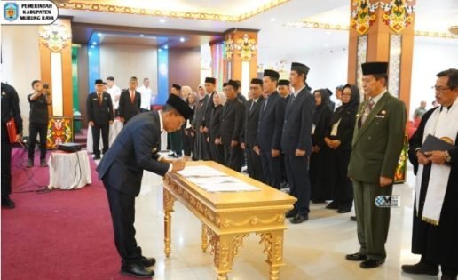 Bupati-Murung-Raya-Lantik-Pj-Sekda-dan-60-Pejabat-di.jpg Bupati Murung Raya Lantik Pj Sekda dan 60 Pejabat di Lingkup Pemkab