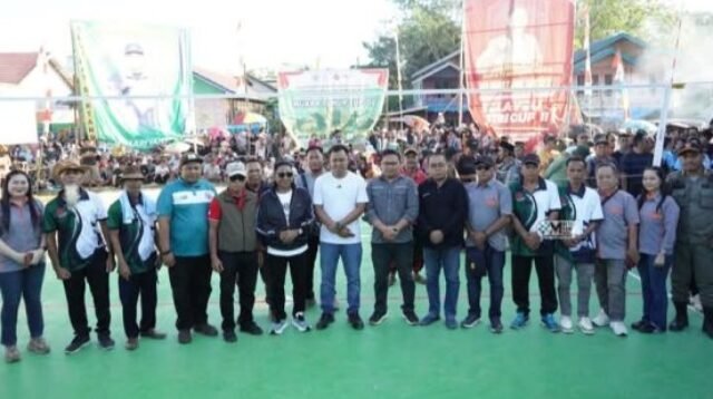 Bupati Murung Raya dan Ketua DPRD Hadiri Final Pertandingan Voli di Laung Tuhup